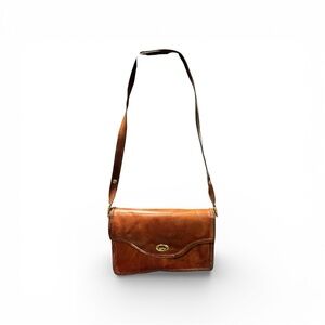 Vintage Chic Tan Leather Crossbody Bag